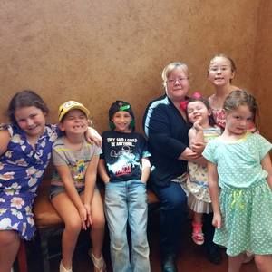 Meet your Posher, Mona